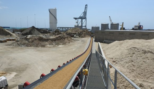 在貿(mào)易結(jié)算領(lǐng)域，關(guān)于電子皮帶秤的生產(chǎn)廠家與型號(hào)的選擇