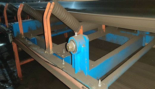 皮帶輸送機(jī)皮帶跑偏最常見(jiàn)的原因和糾正措施